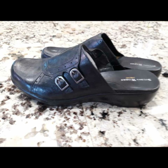 Studio Works shoes - Picture 2 of 3